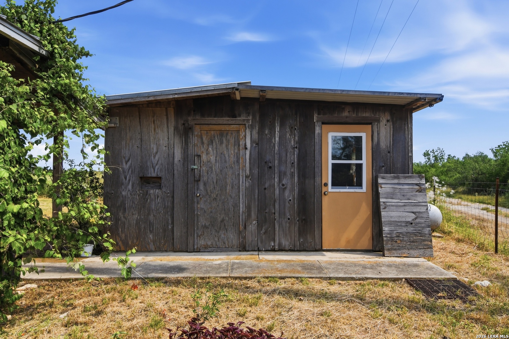 main property photo 30