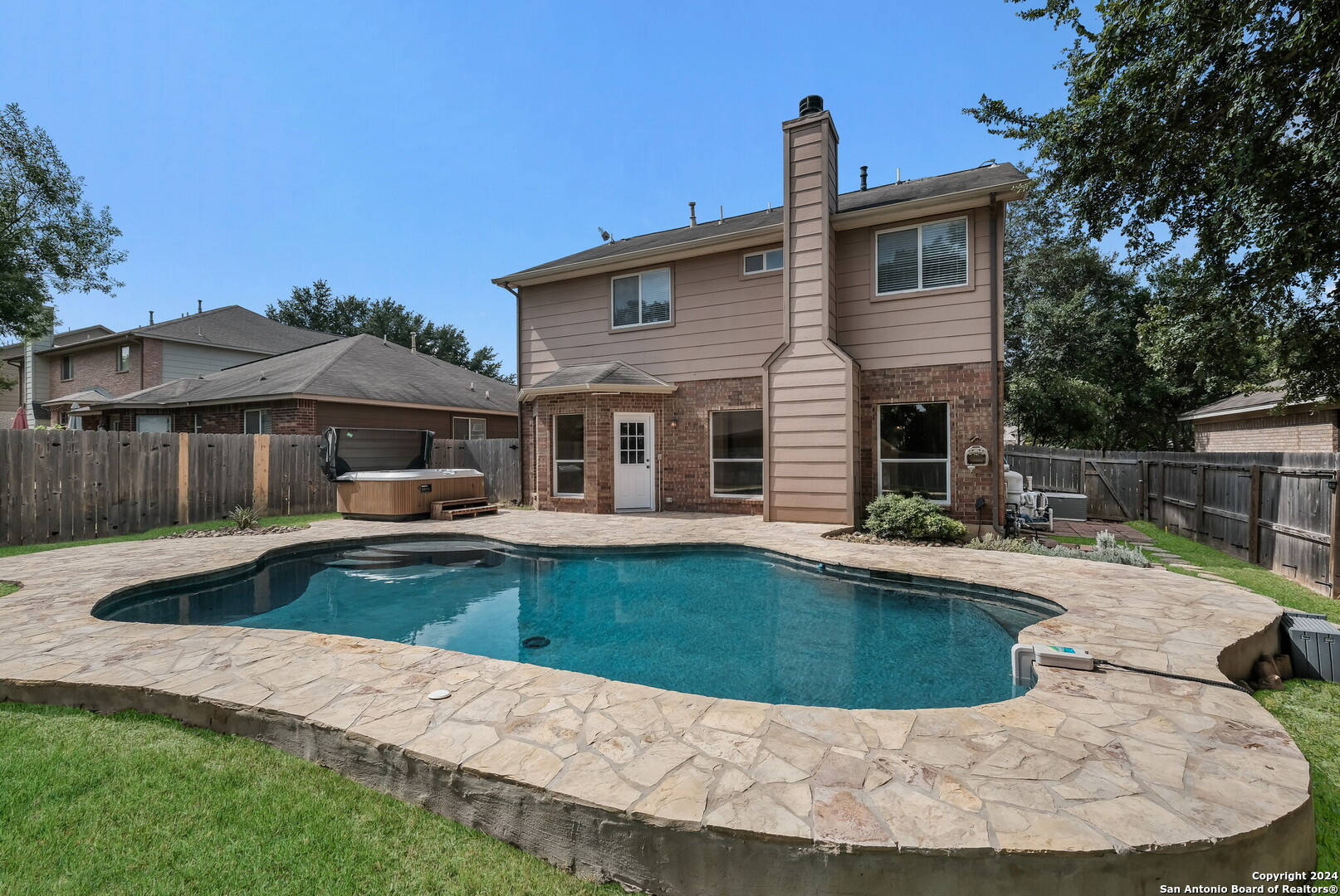 main property photo 17