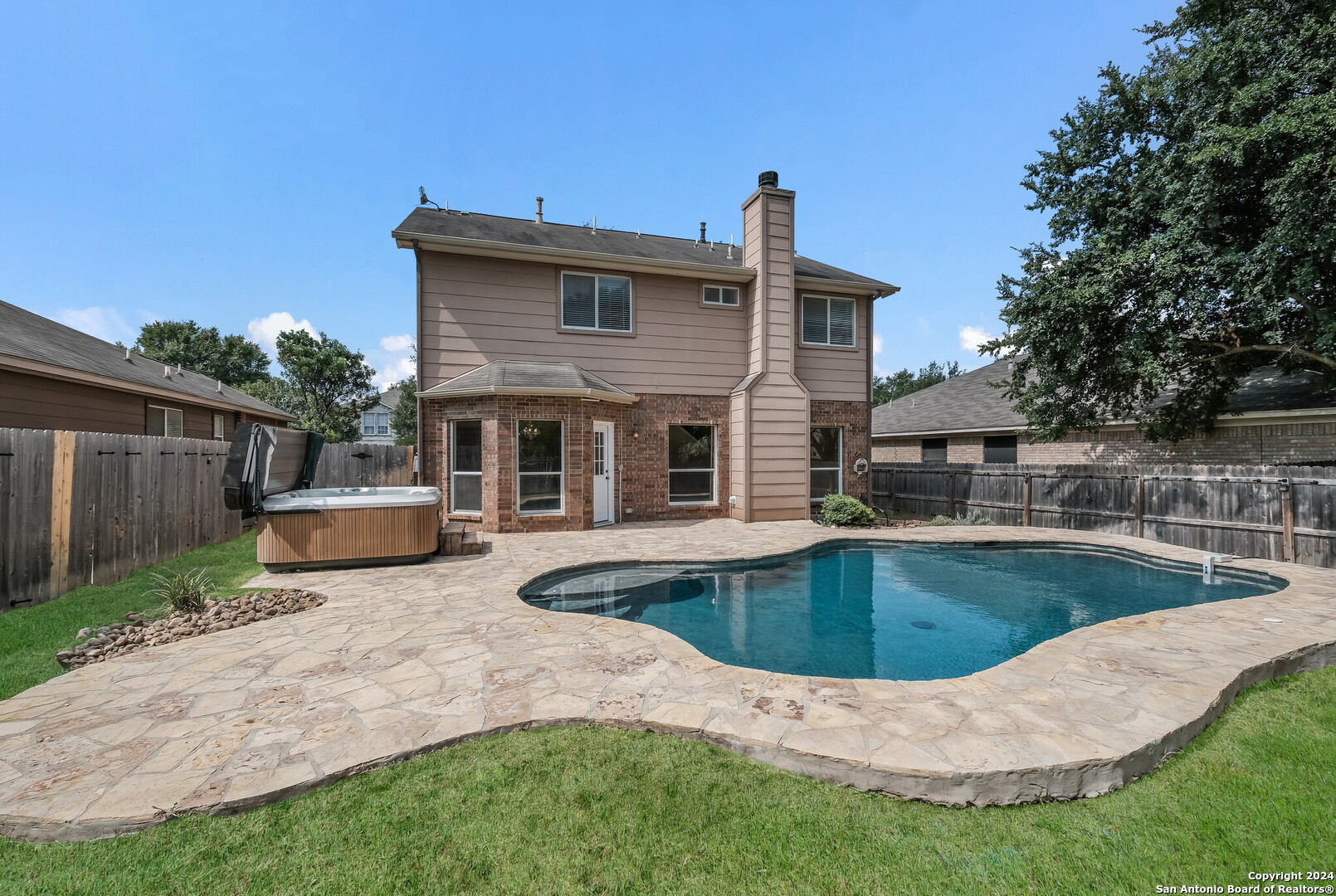 main property photo 18