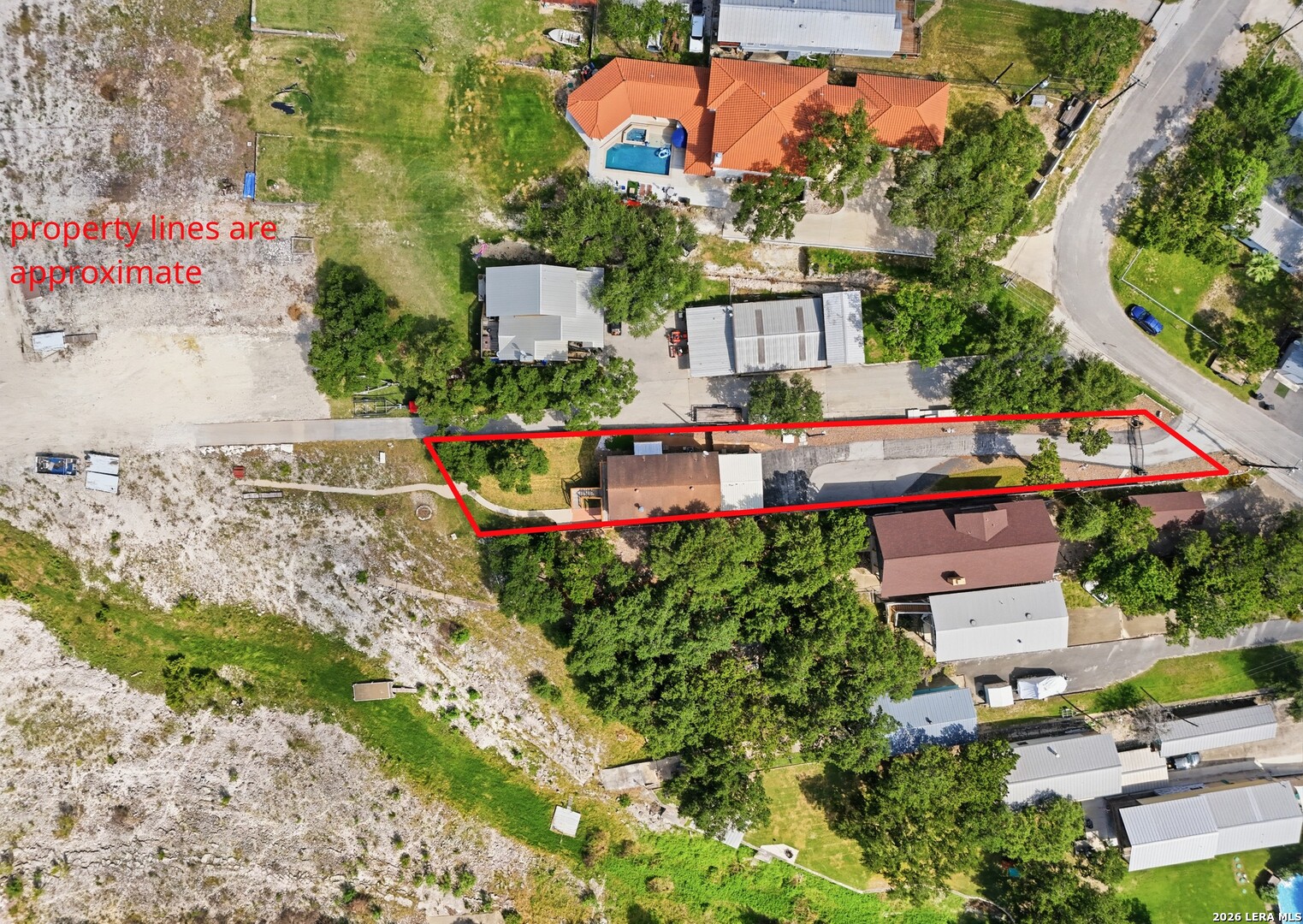 main property photo 40