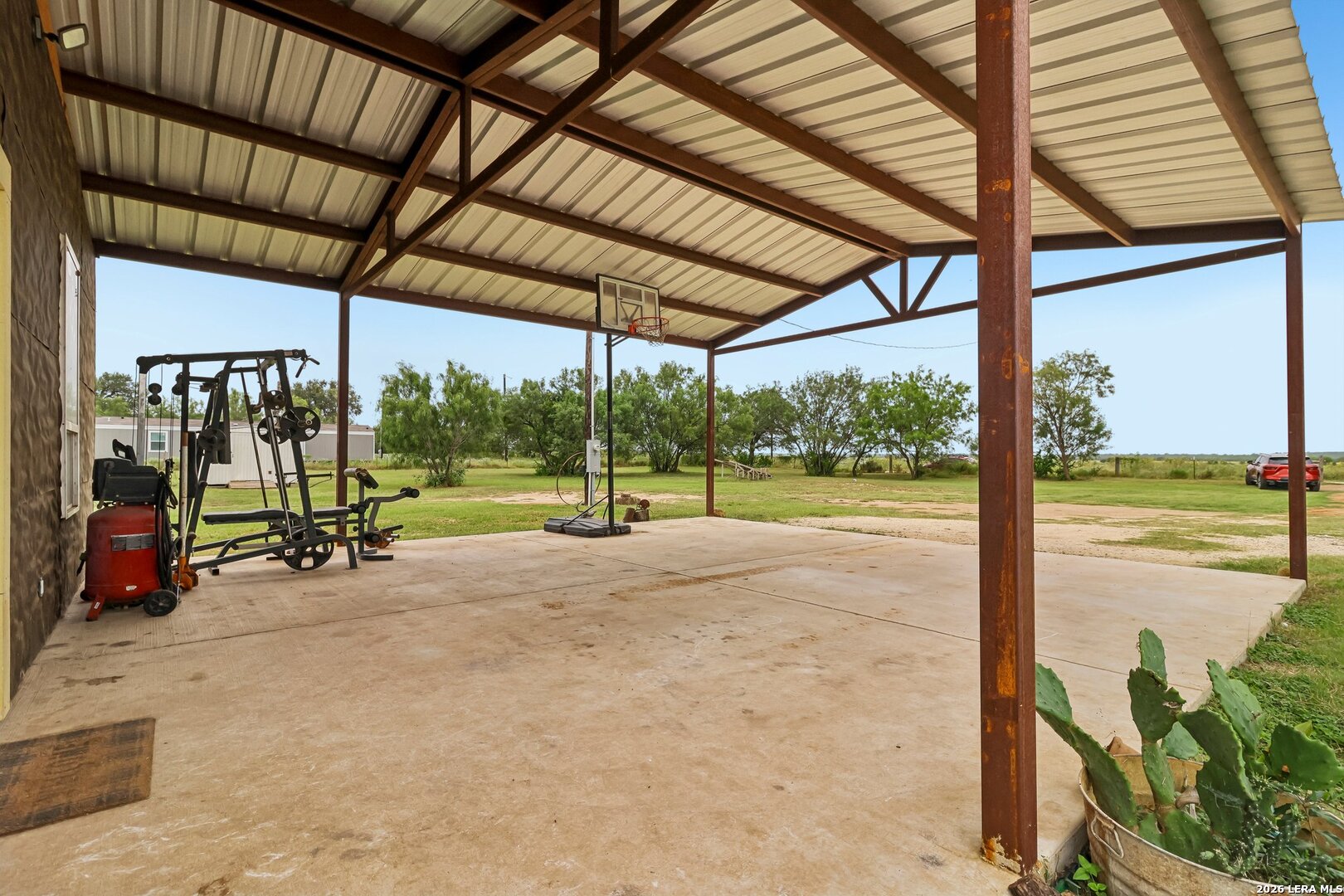 main property photo 34
