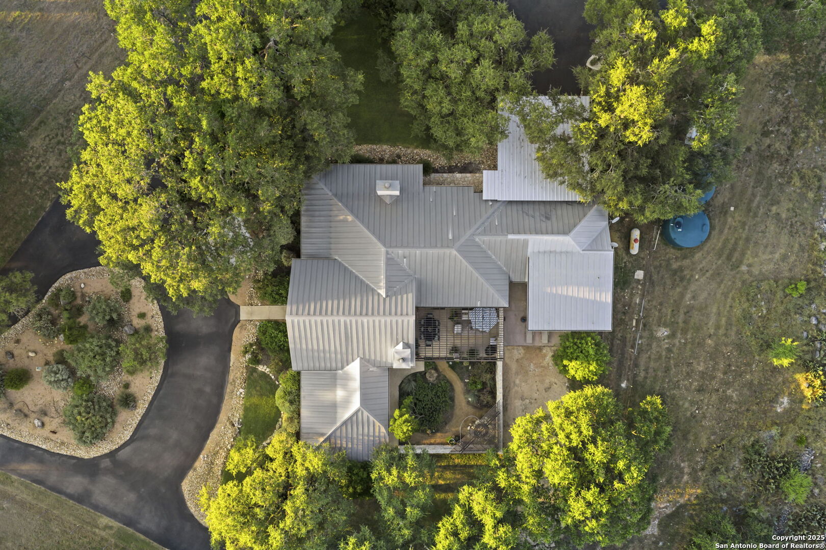 main property photo 40