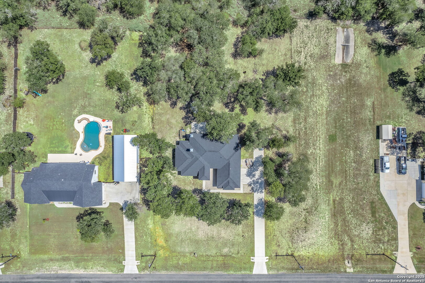 main property photo 41