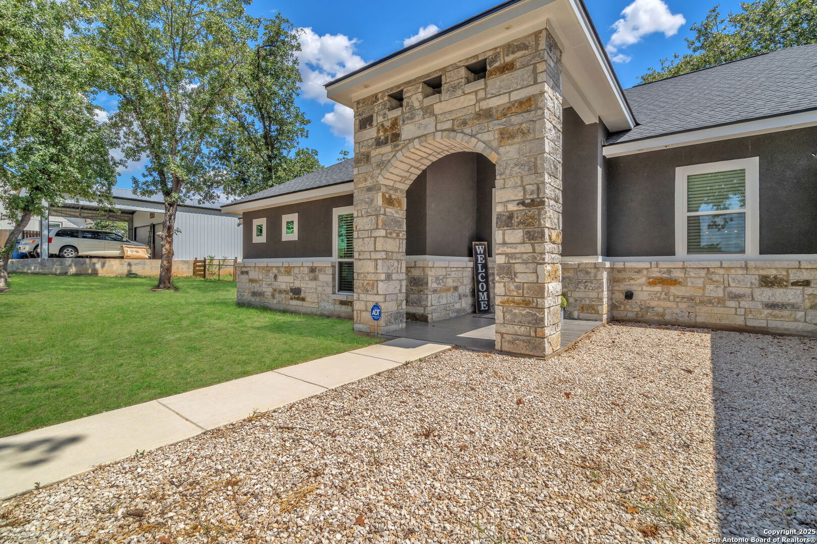 main property photo 5