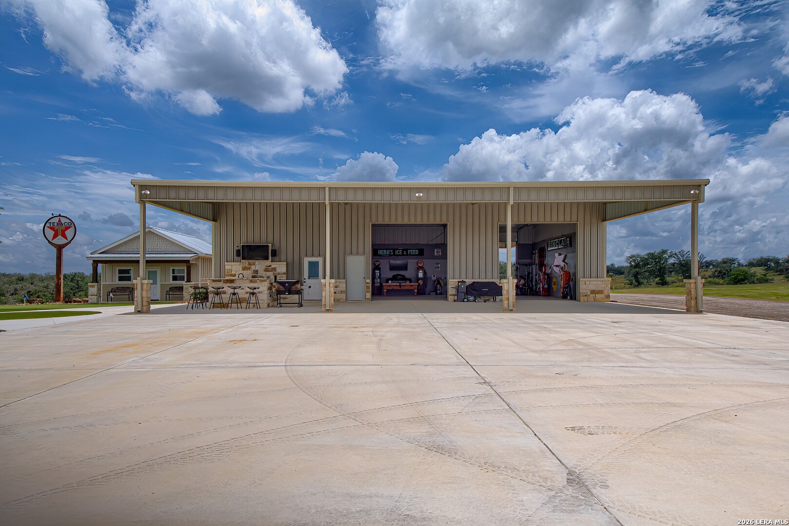 main property photo 23