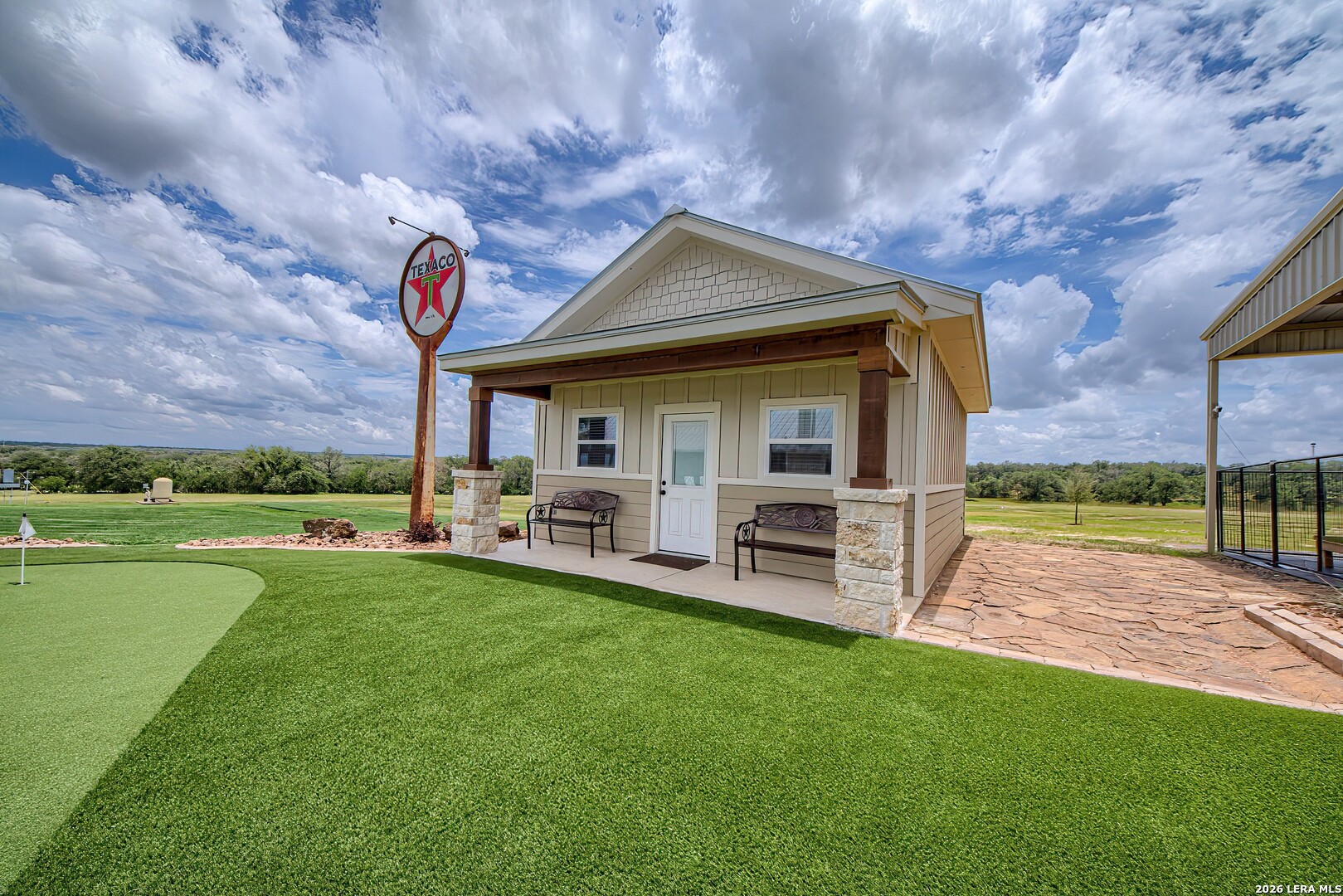 main property photo 30