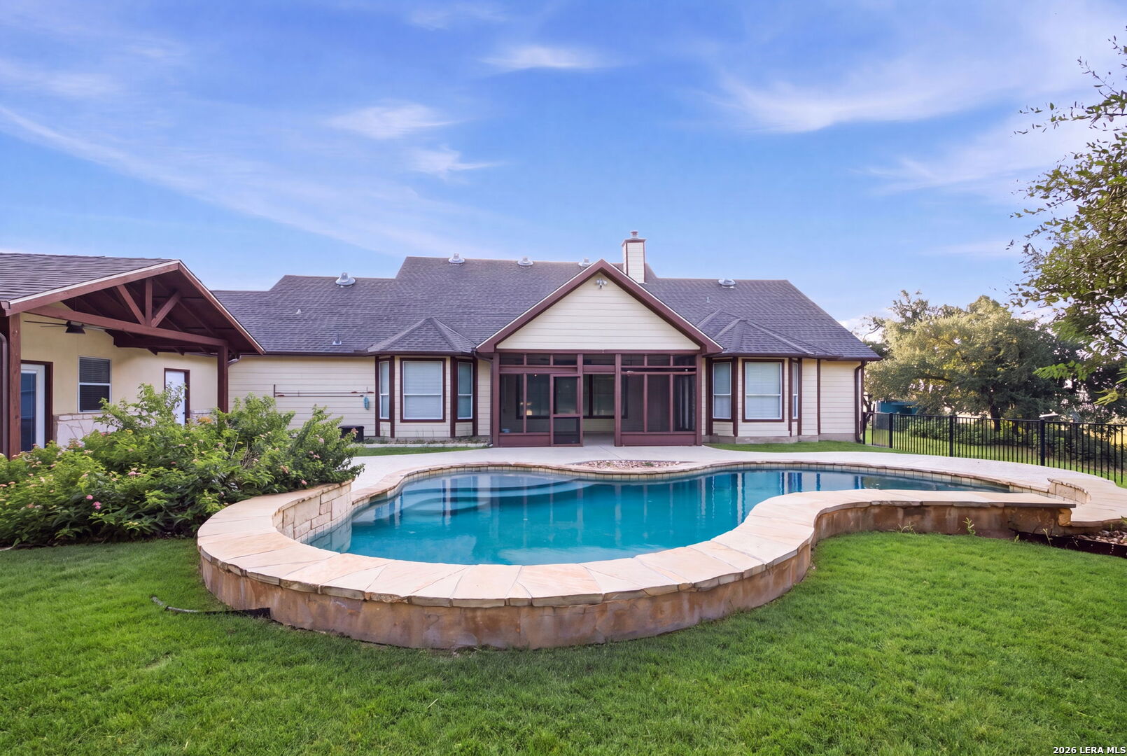 main property photo 34