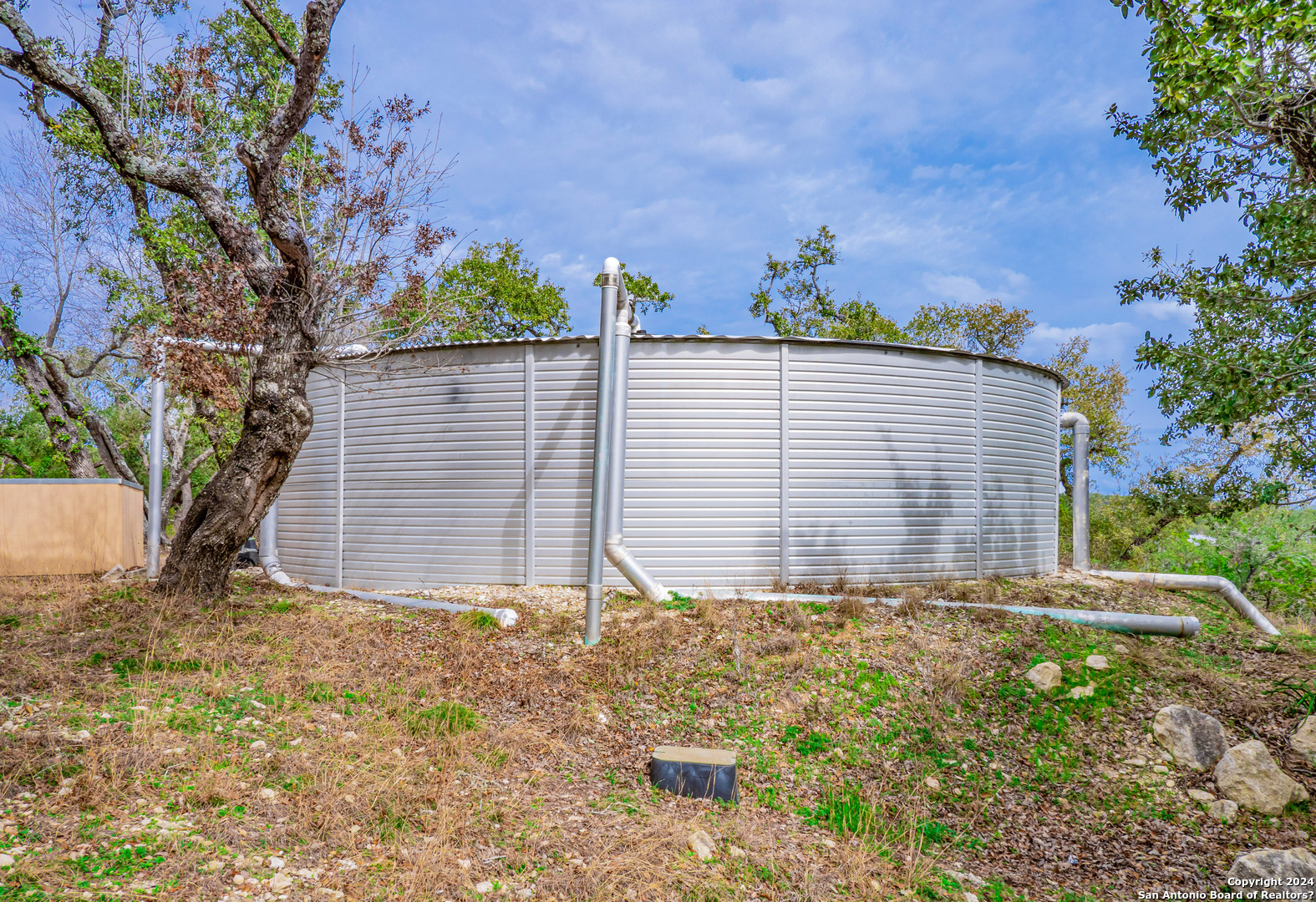 main property photo 37