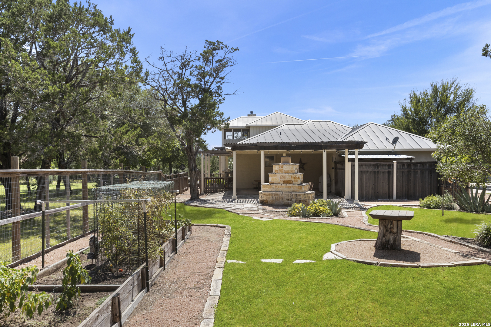 main property photo 40