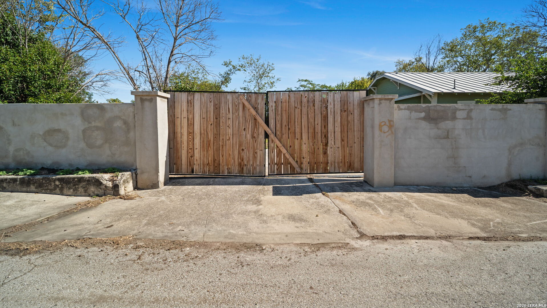main property photo 25