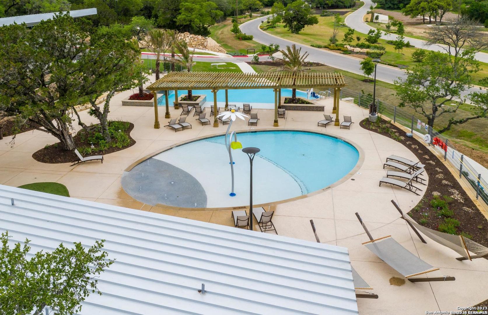 main property photo 18