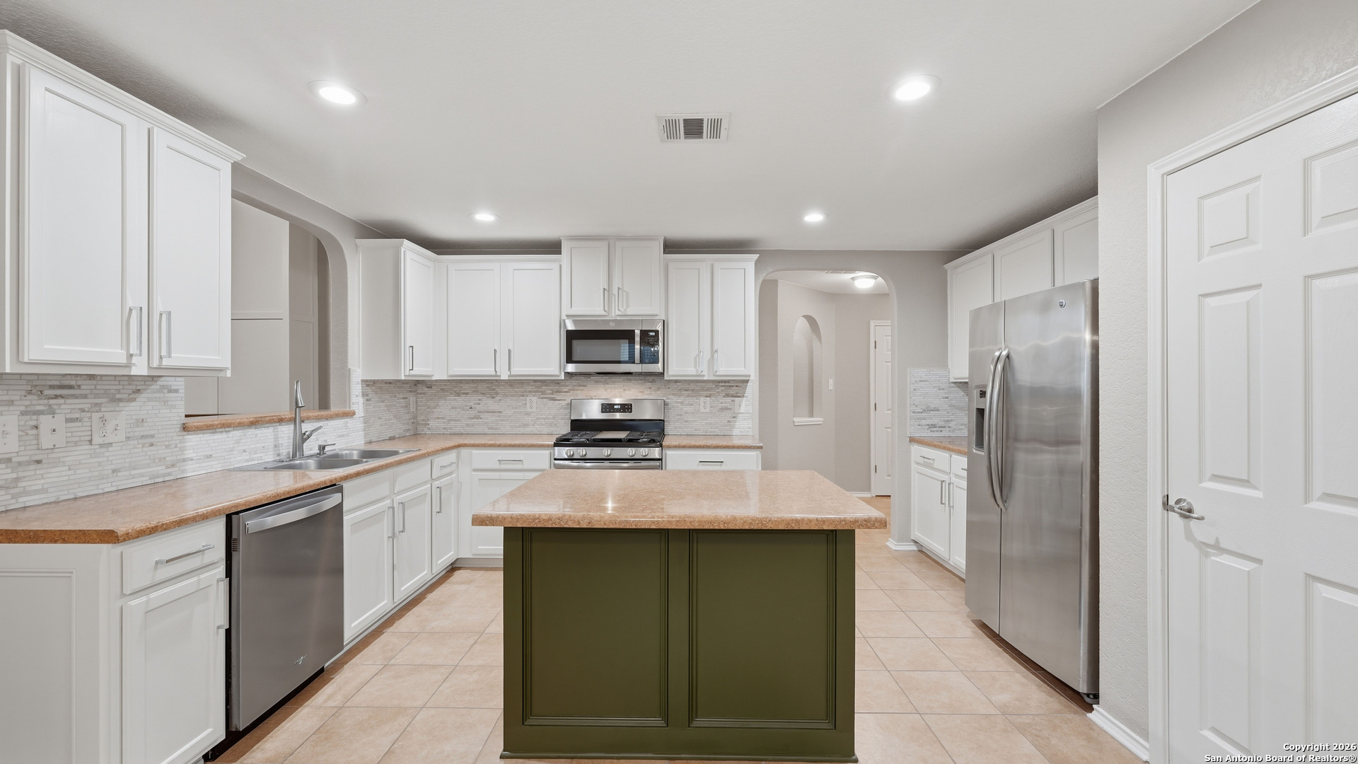 main property photo 11