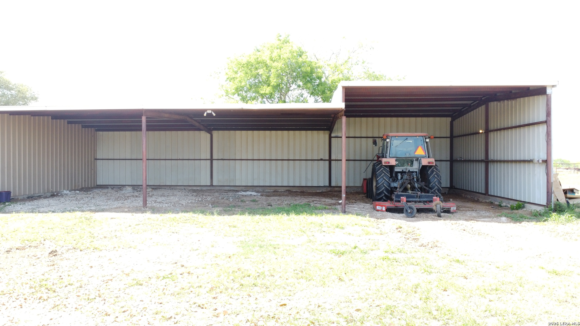 main property photo 28