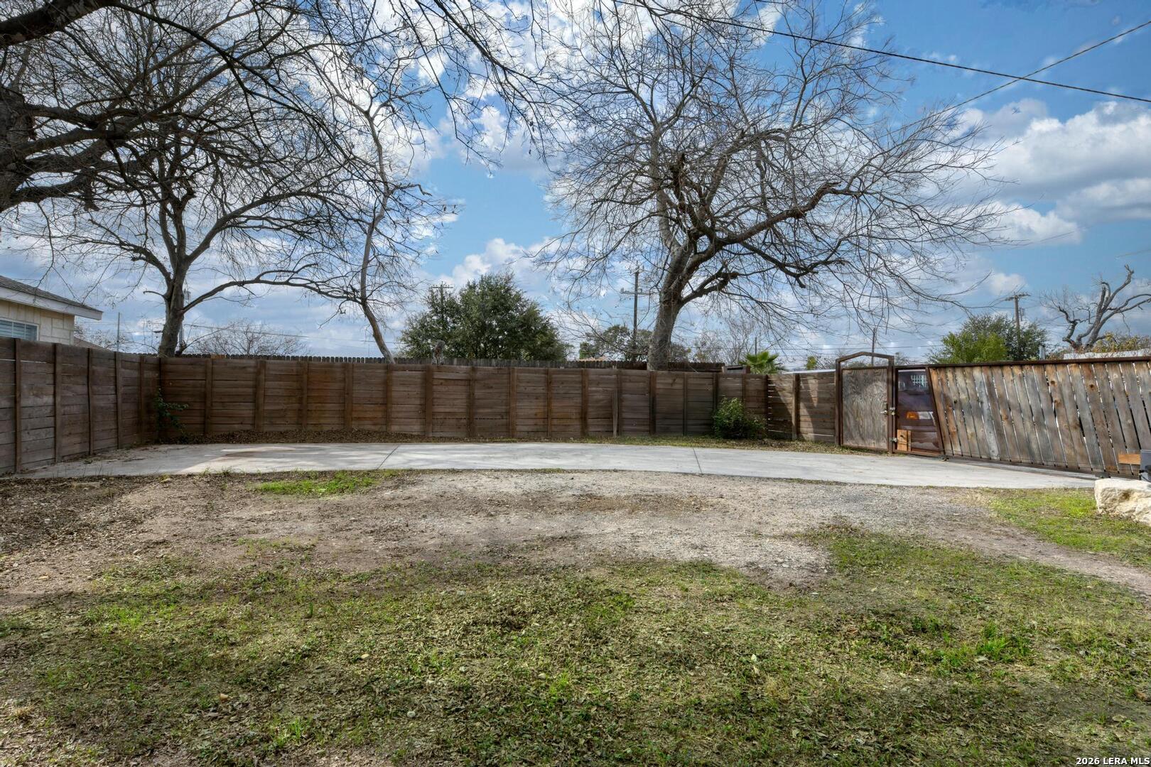 main property photo 13