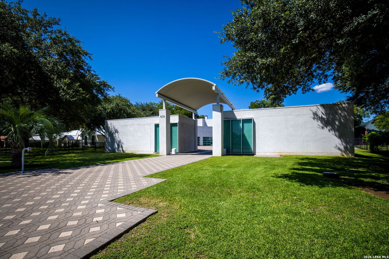 main property photo 3