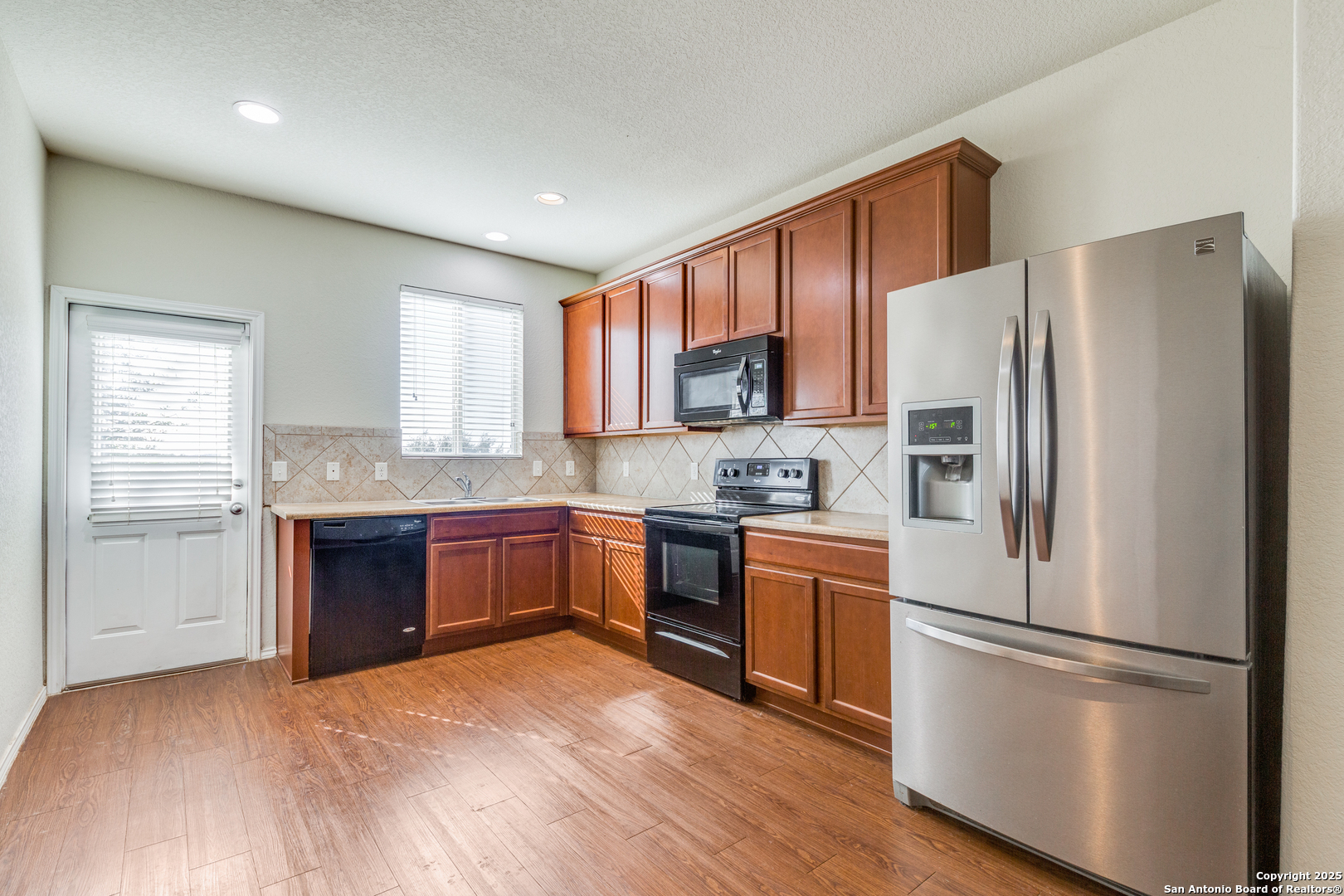 main property photo 4