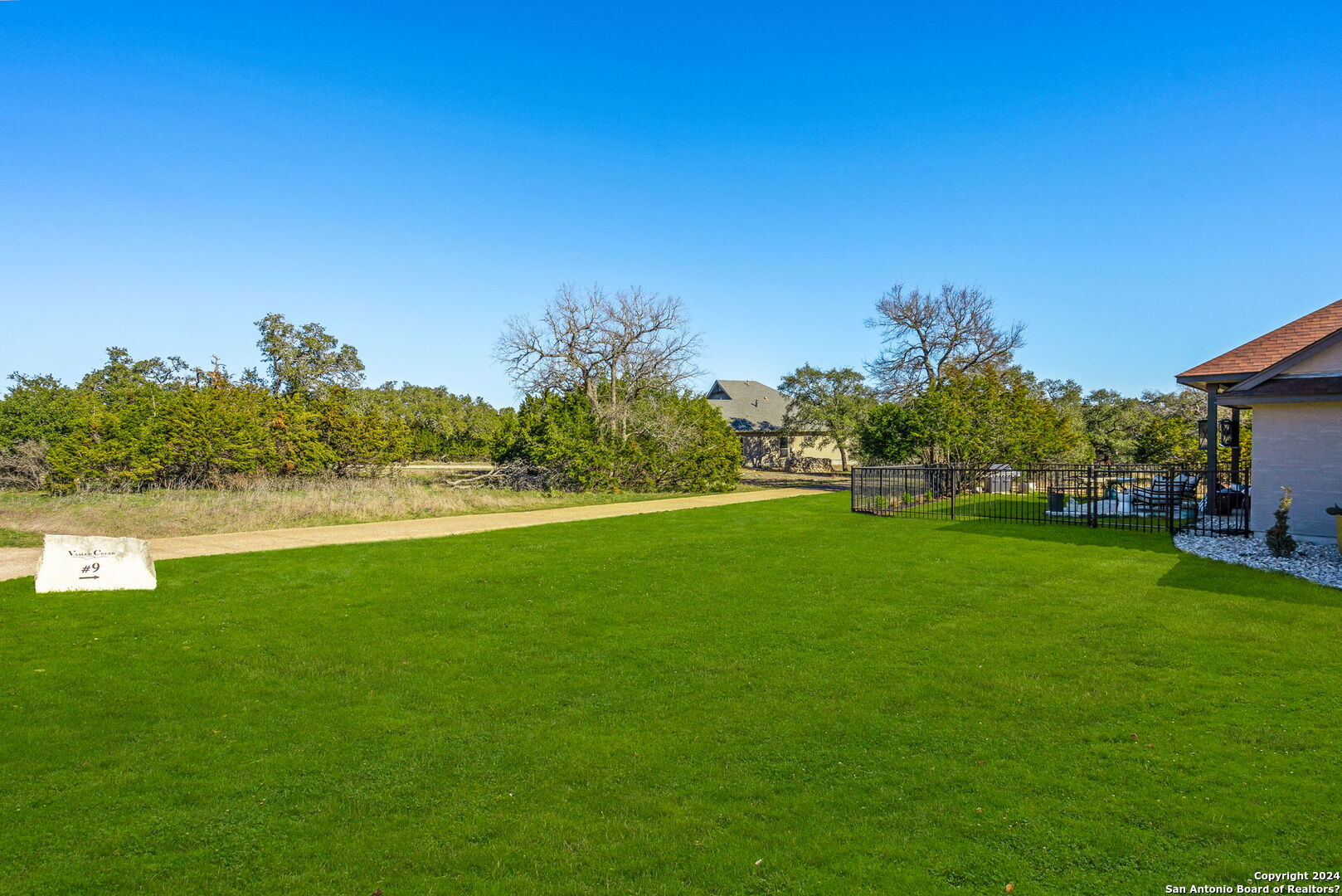 main property photo 30