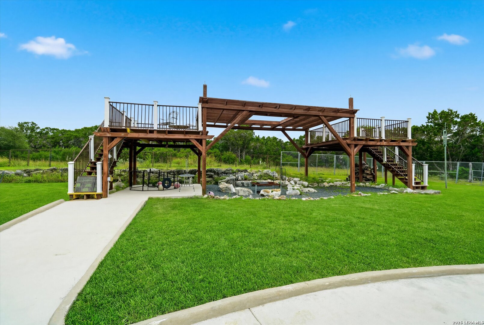 main property photo 17