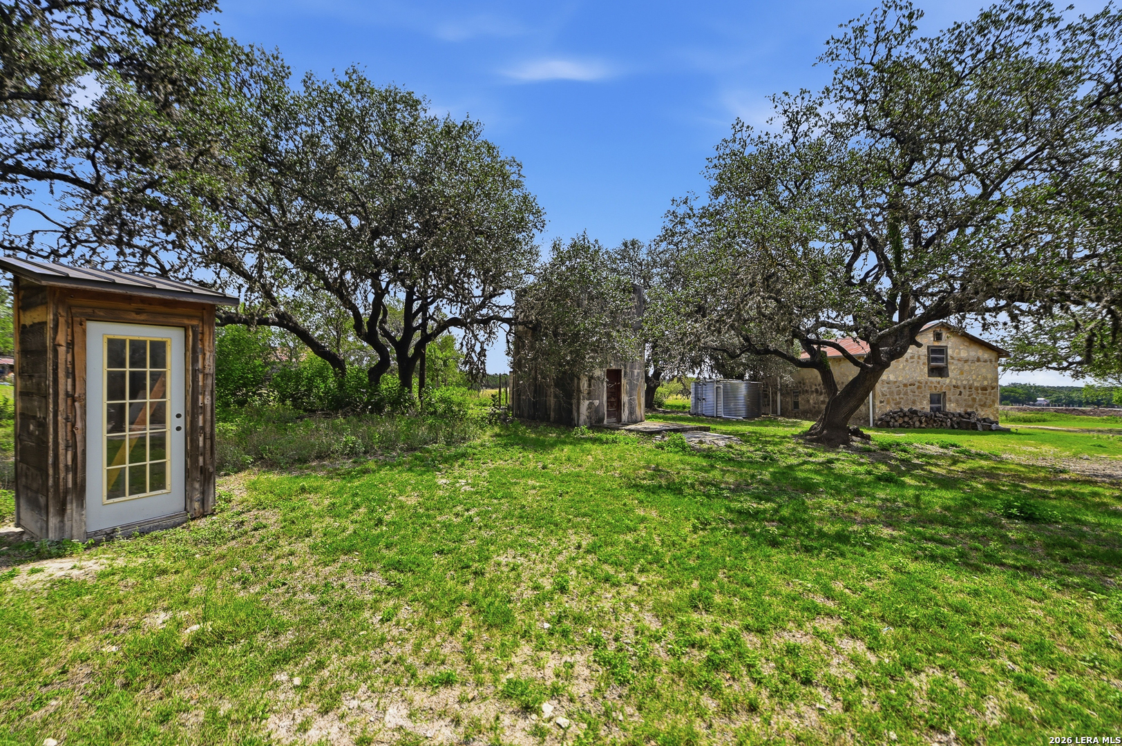 main property photo 28