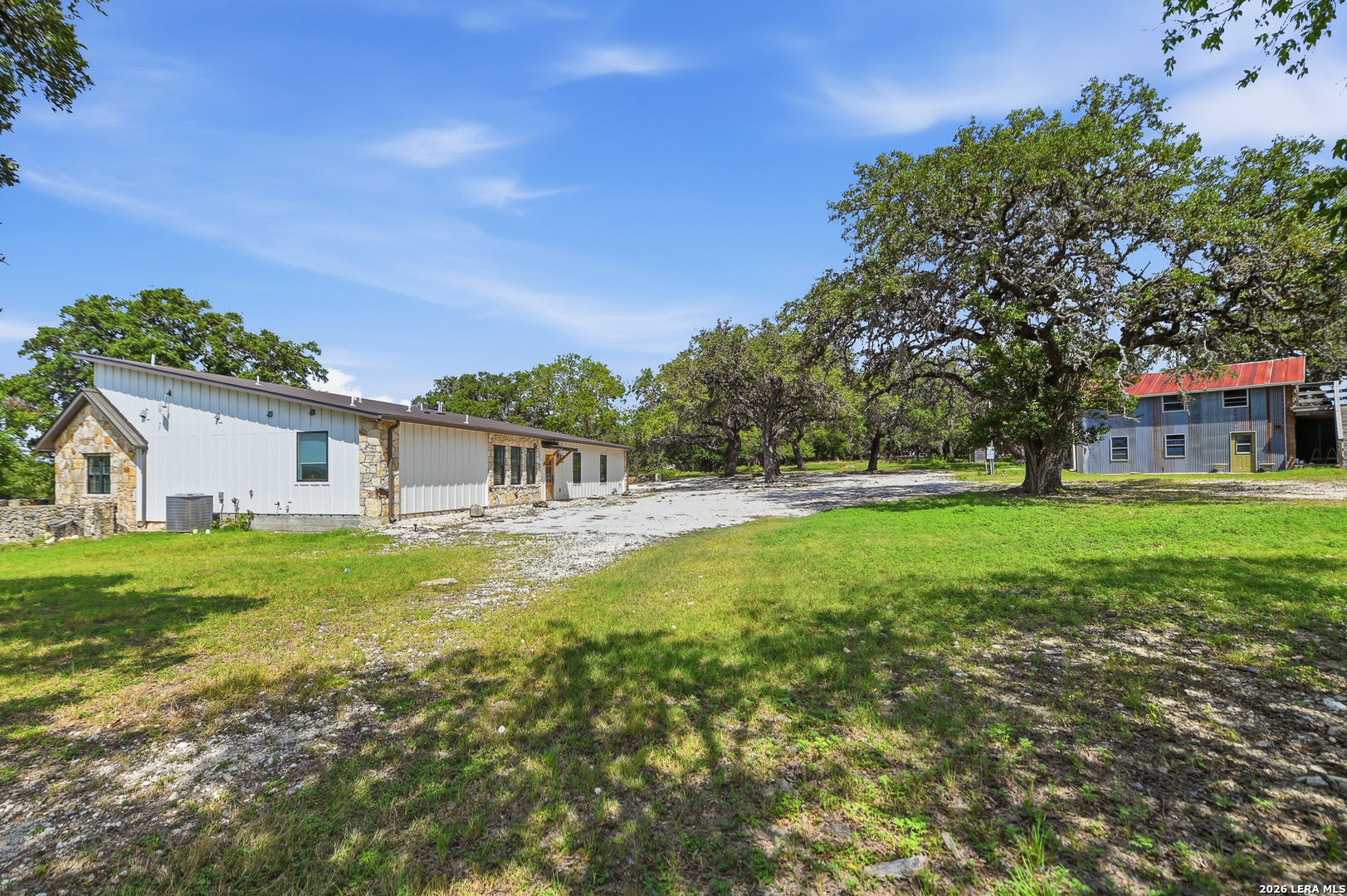main property photo 40