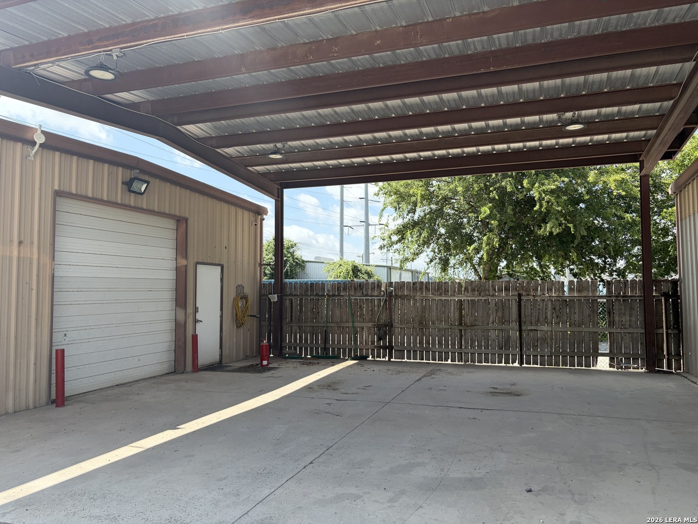 main property photo 14