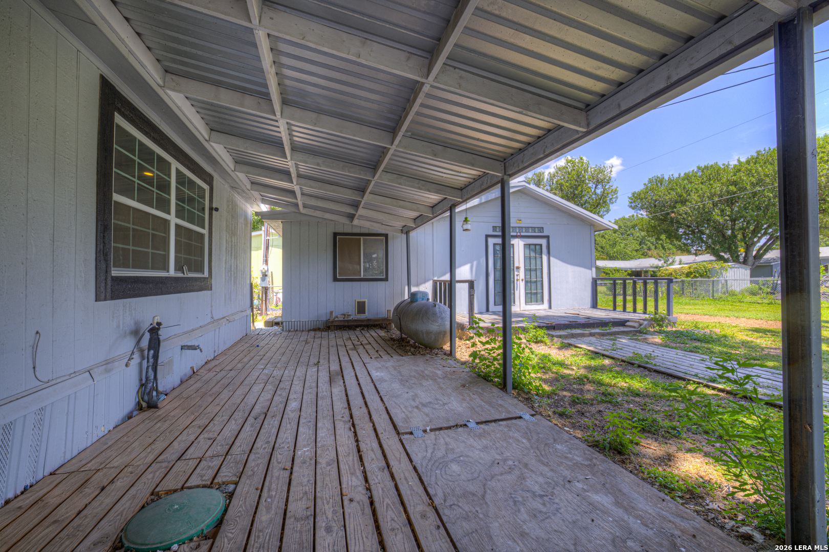 main property photo 28