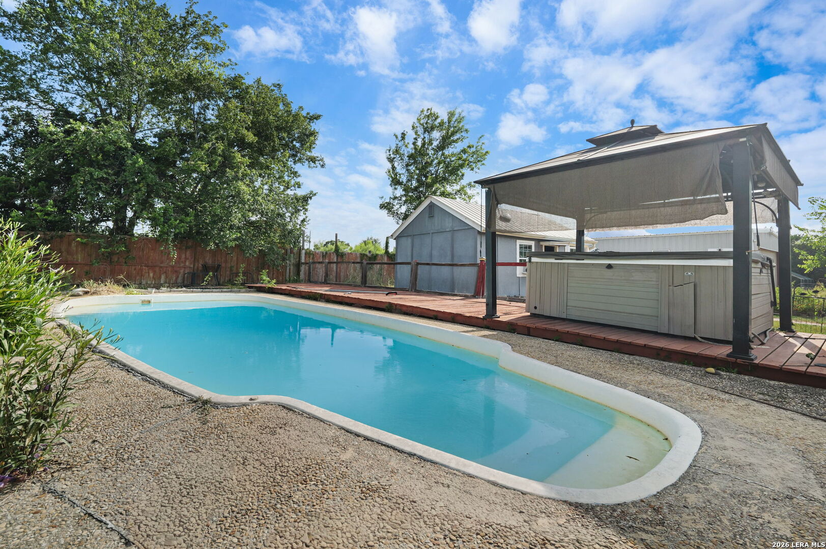 main property photo 41