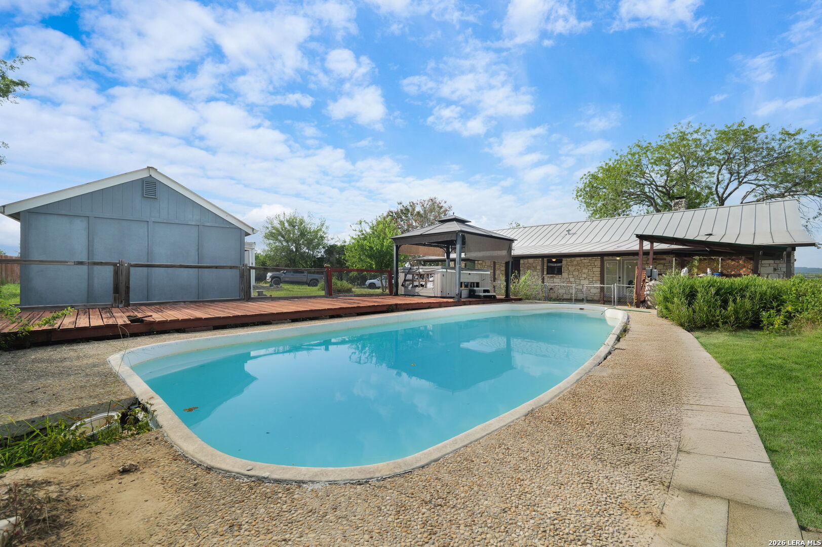 main property photo 44