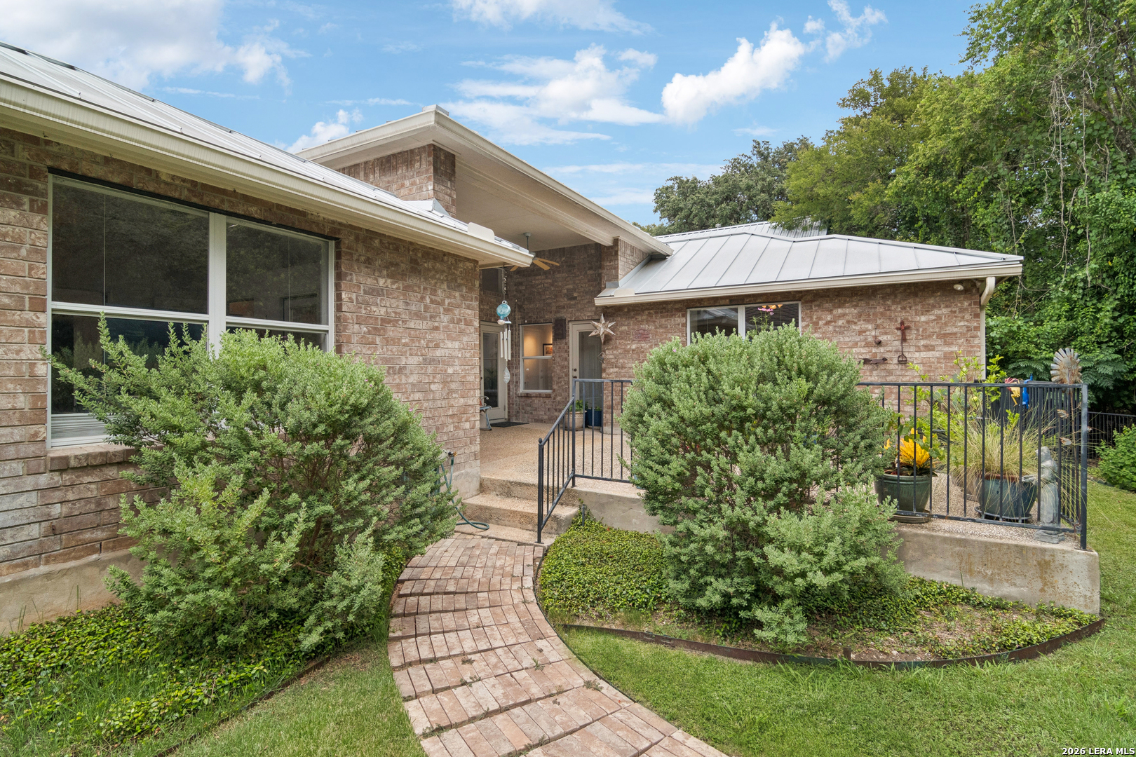 main property photo 28