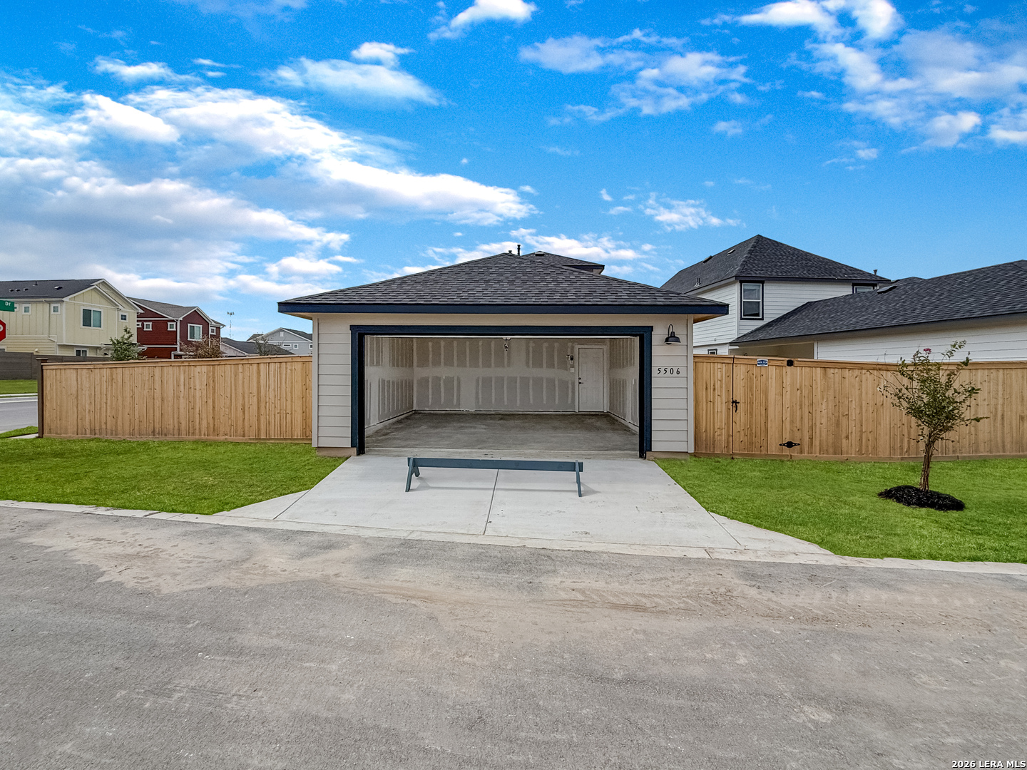 main property photo 17