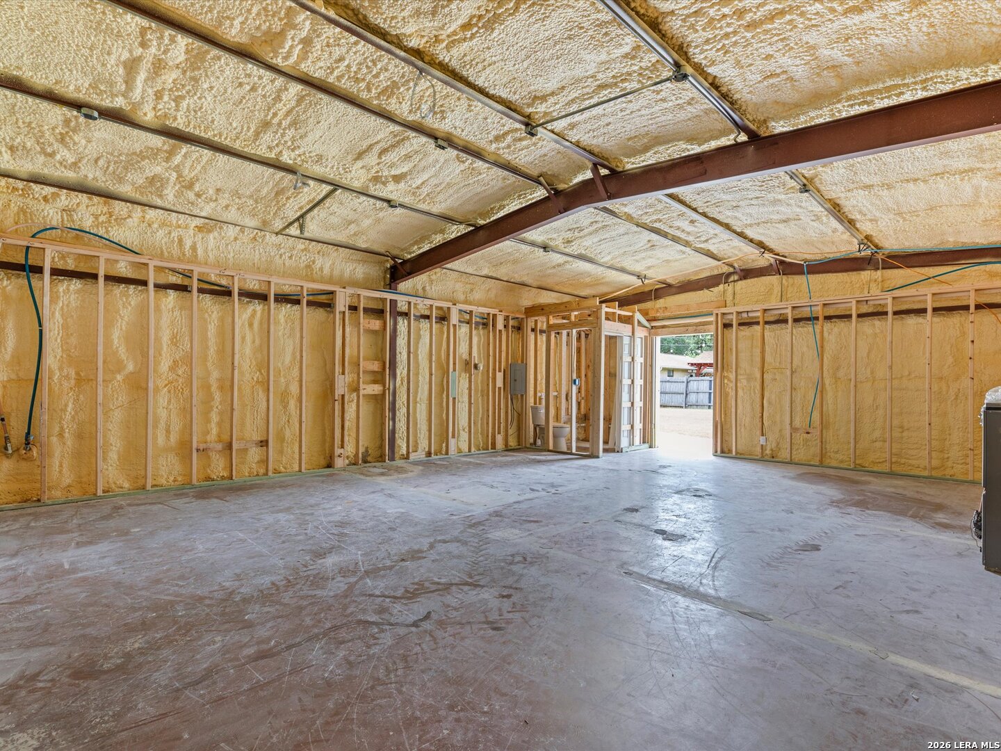 main property photo 40