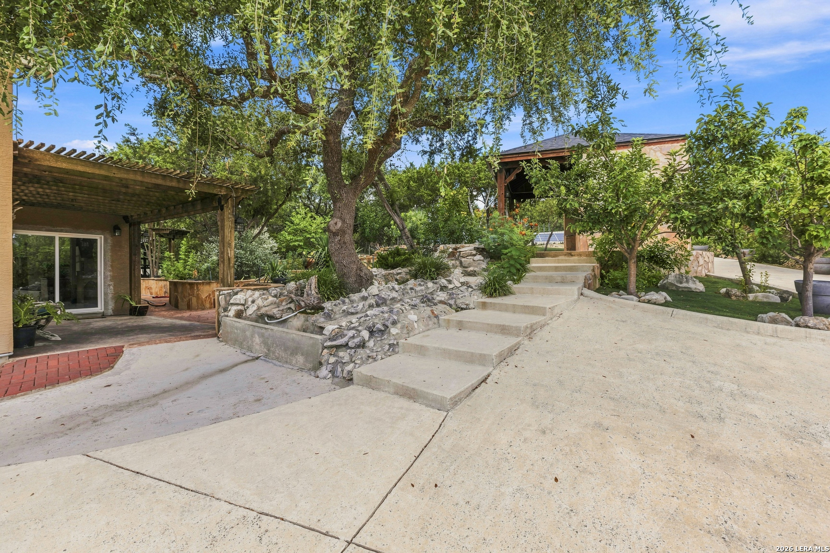 main property photo 34