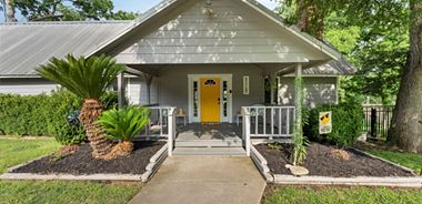 image of property with 4 Bed | 2 Bath | 2,560 Sqft