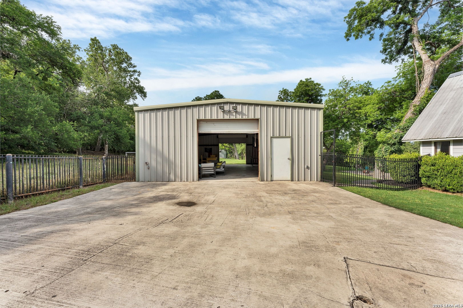 main property photo 33