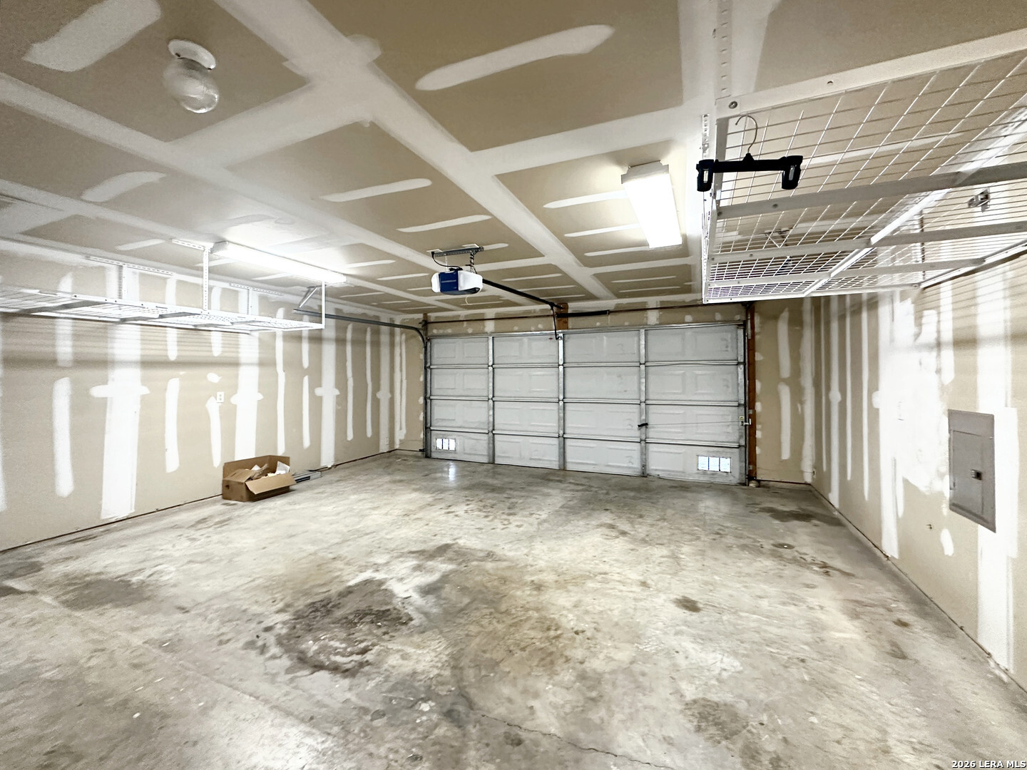 main property photo 18