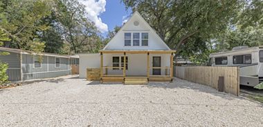 image of property with 3 Bed | 2 Bath | 1,516 Sqft