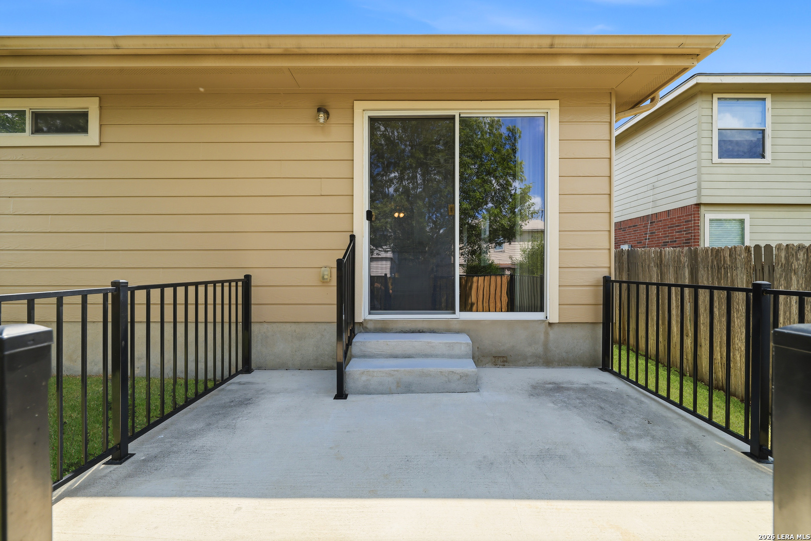 main property photo 28
