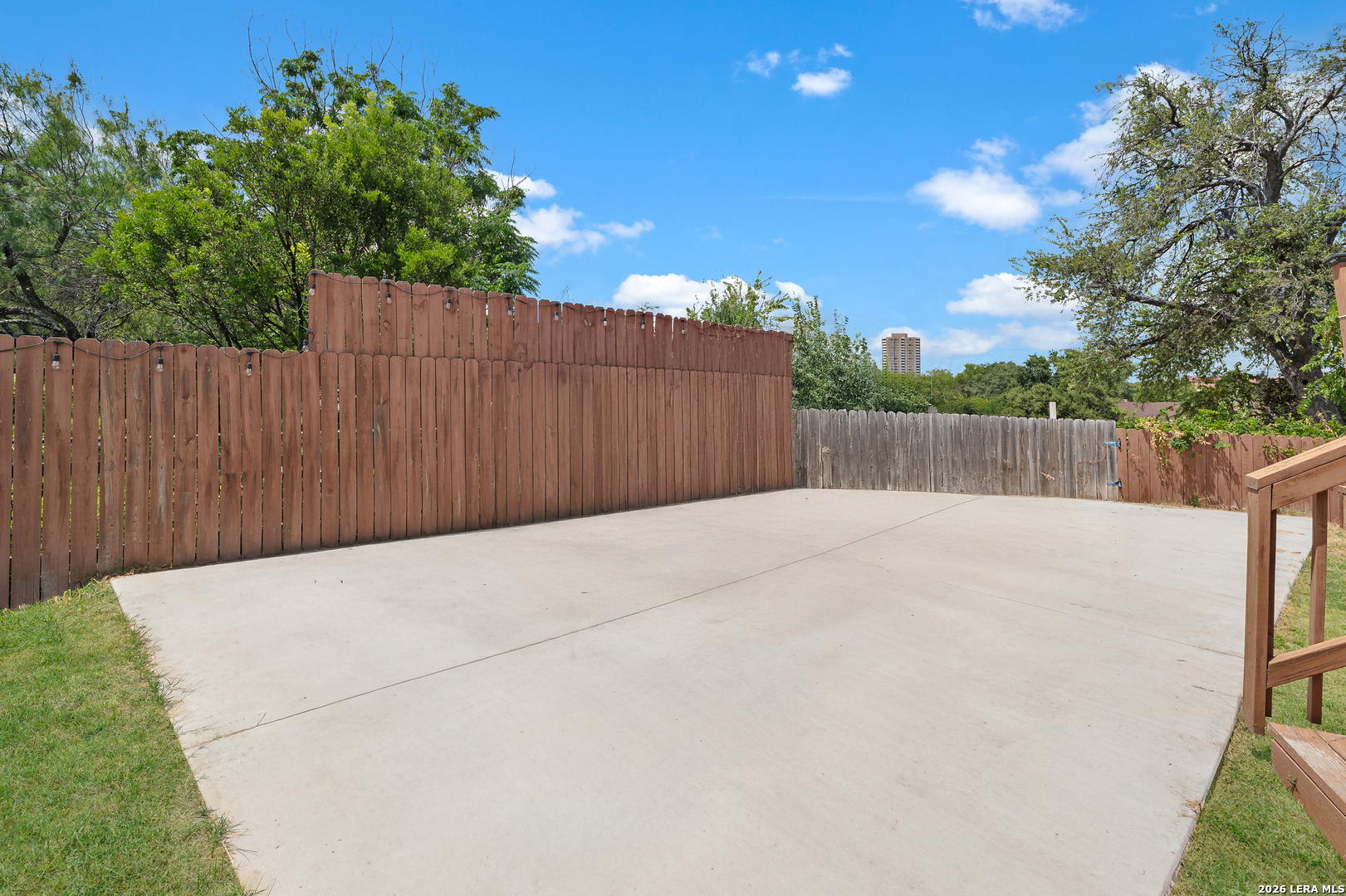 main property photo 28