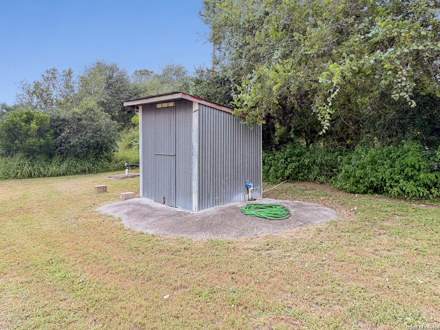 main property photo 40