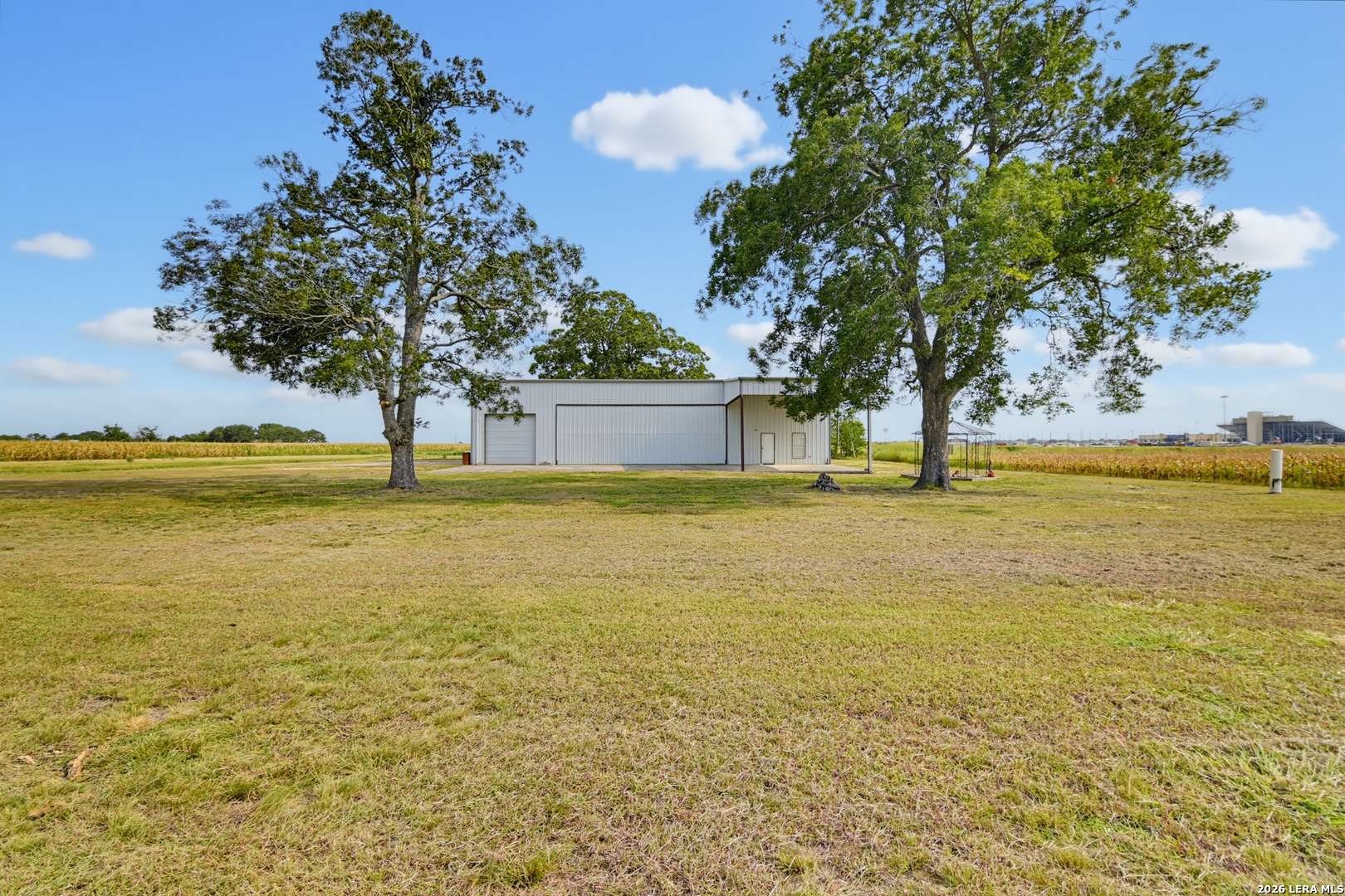 main property photo 28