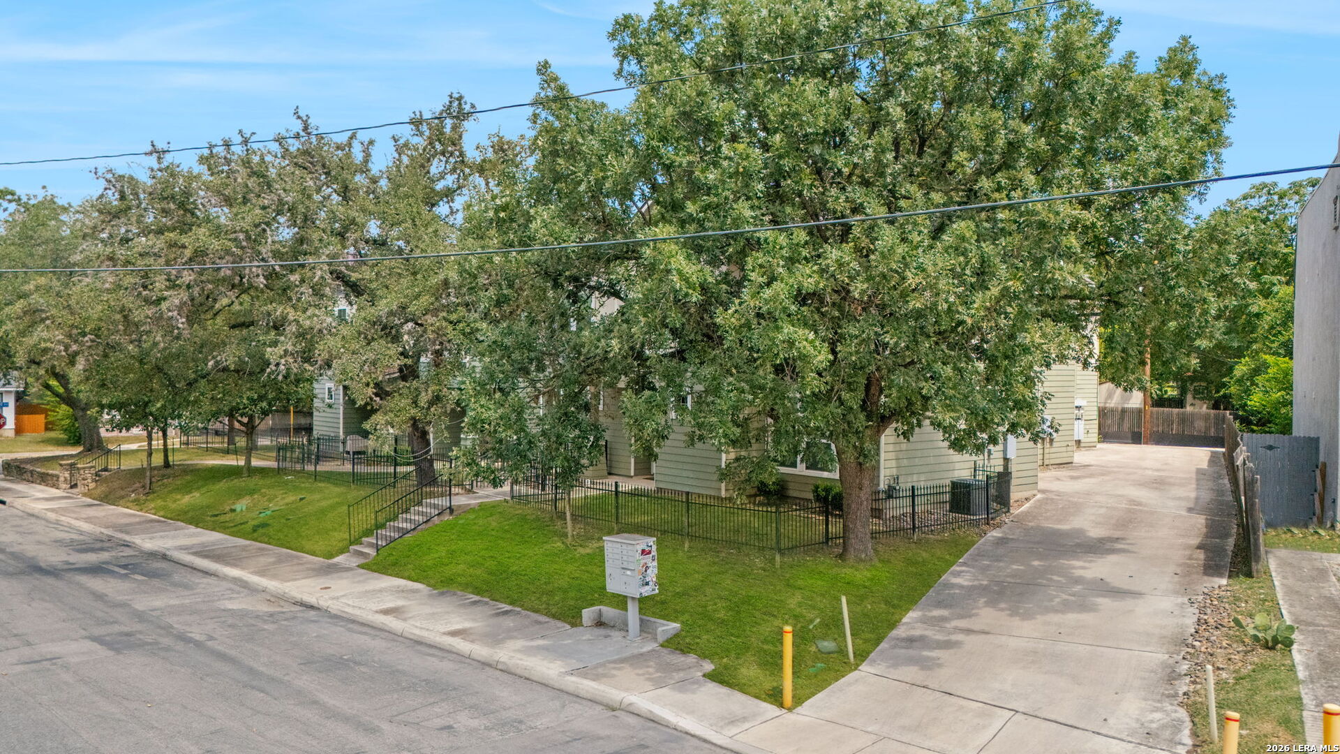 main property photo 10