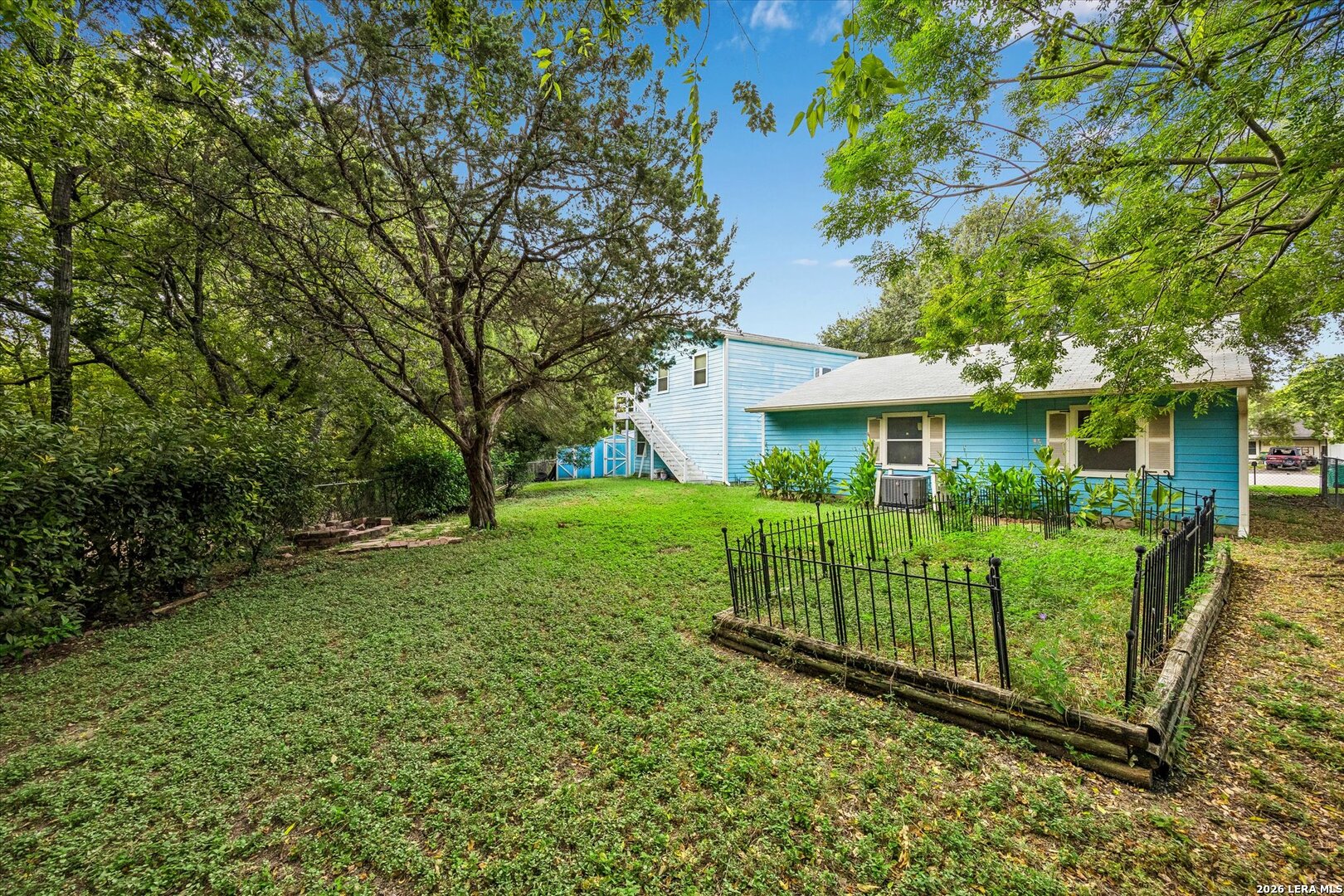 main property photo 4