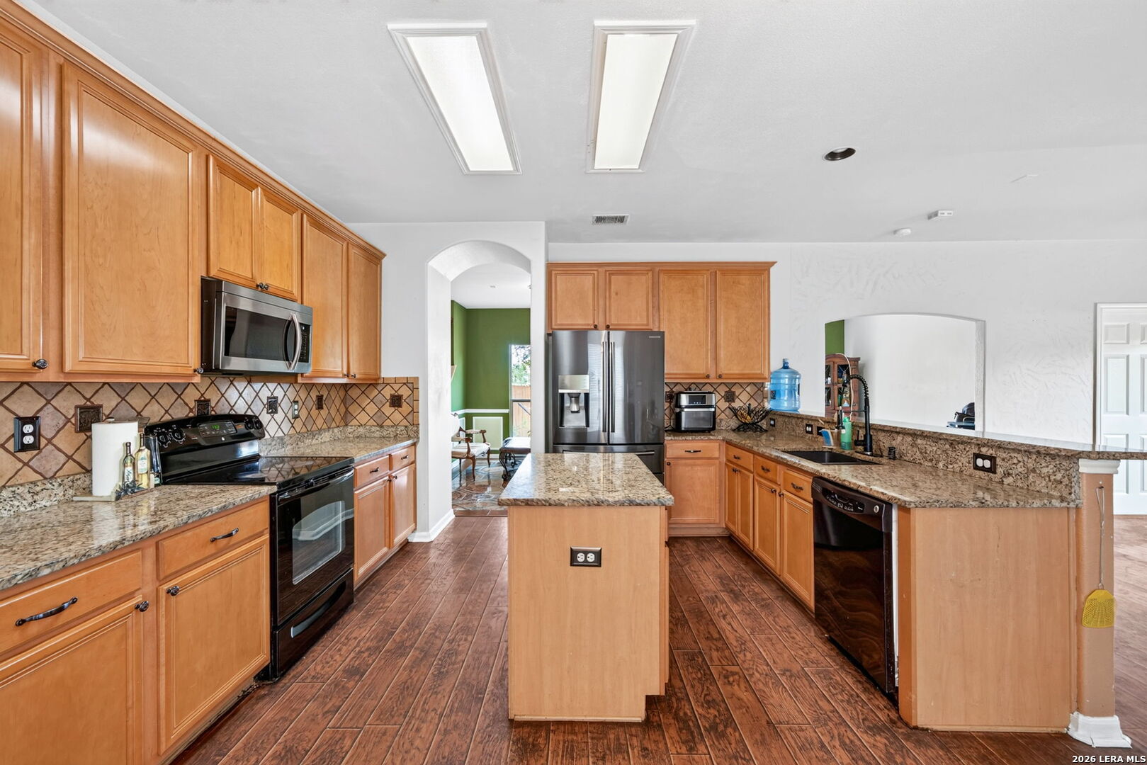 main property photo 28
