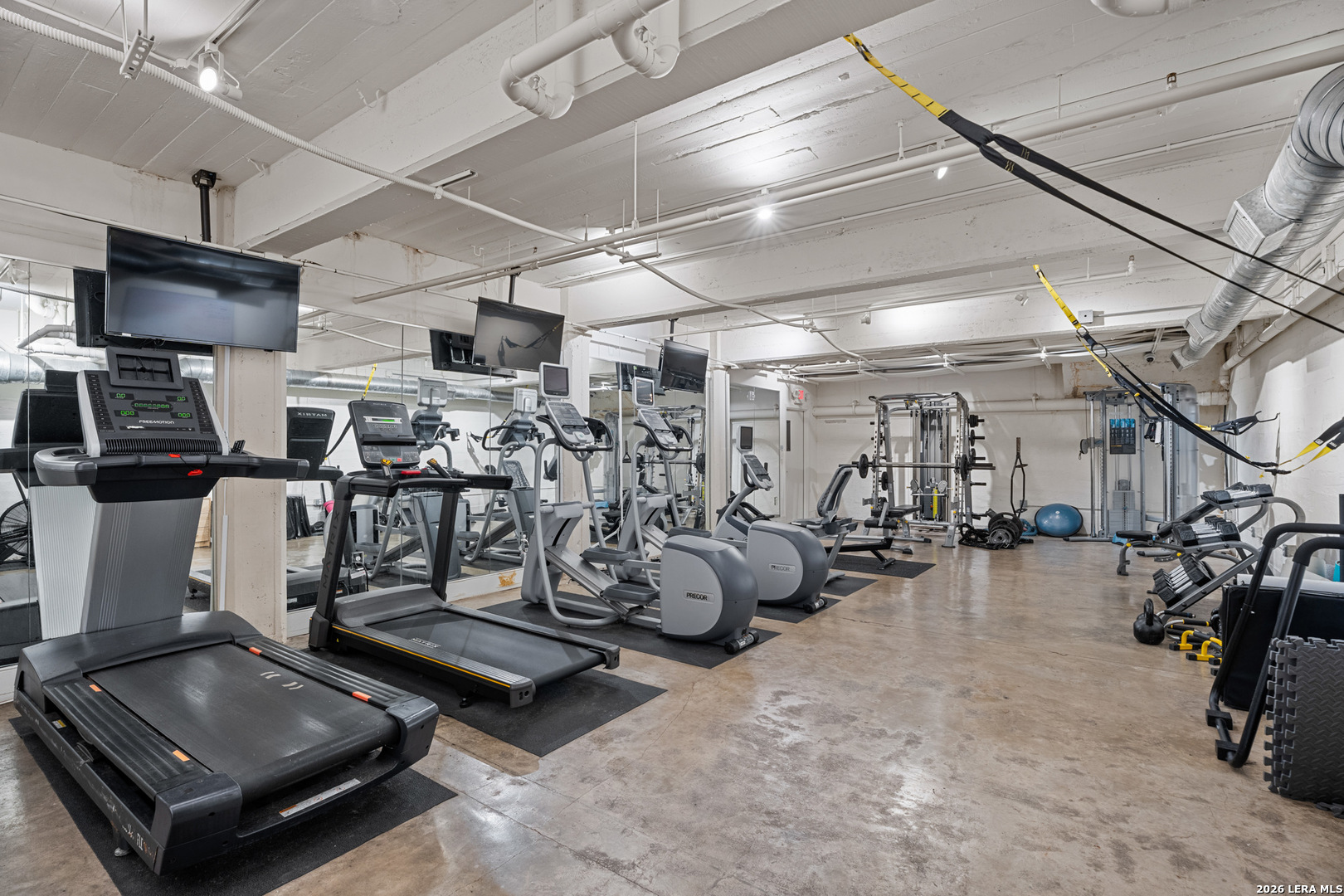 main property photo 30