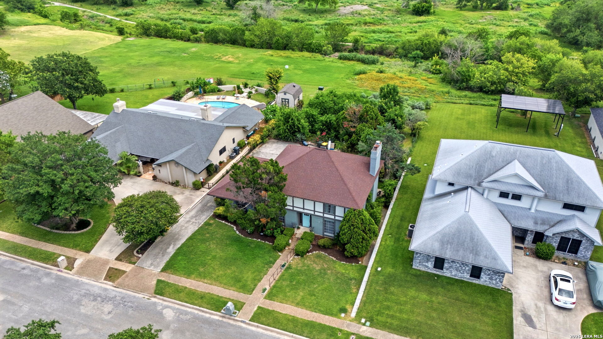 main property photo 40