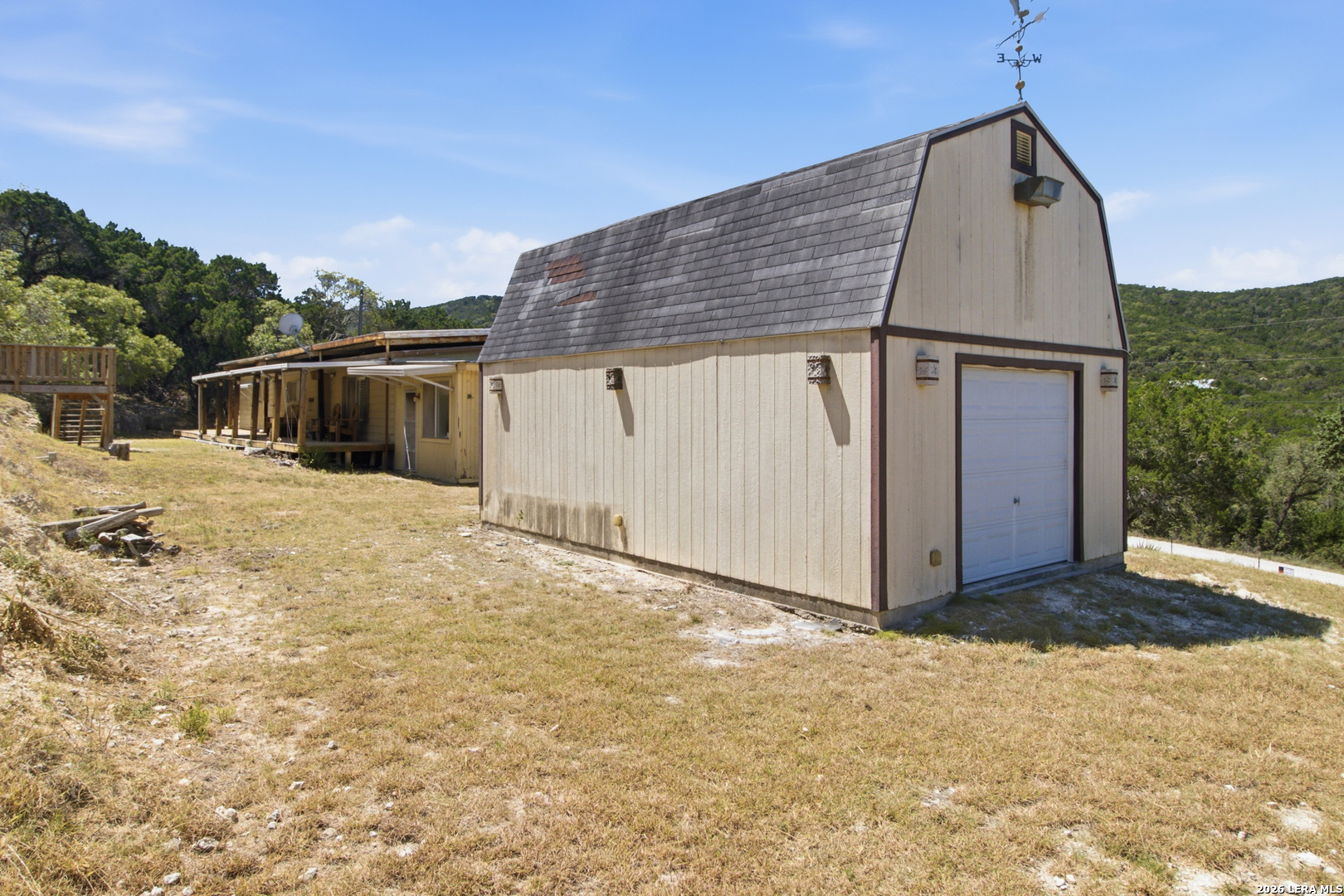 main property photo 40