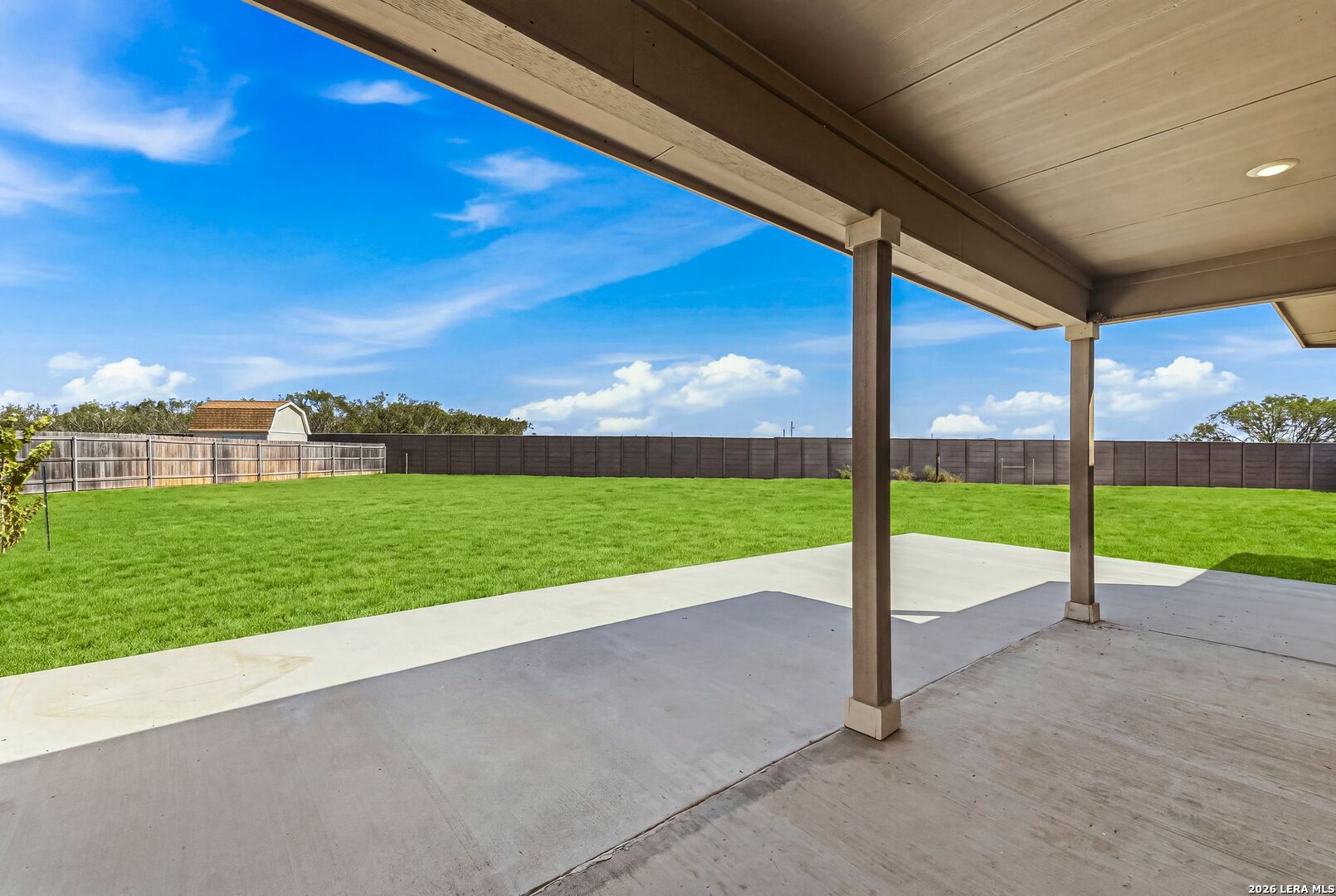 main property photo 28
