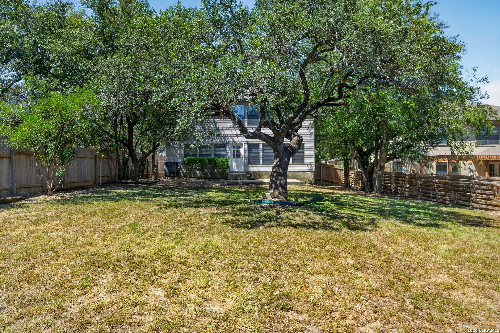 main property photo 28