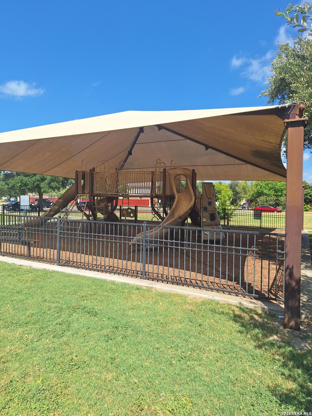 main property photo 27