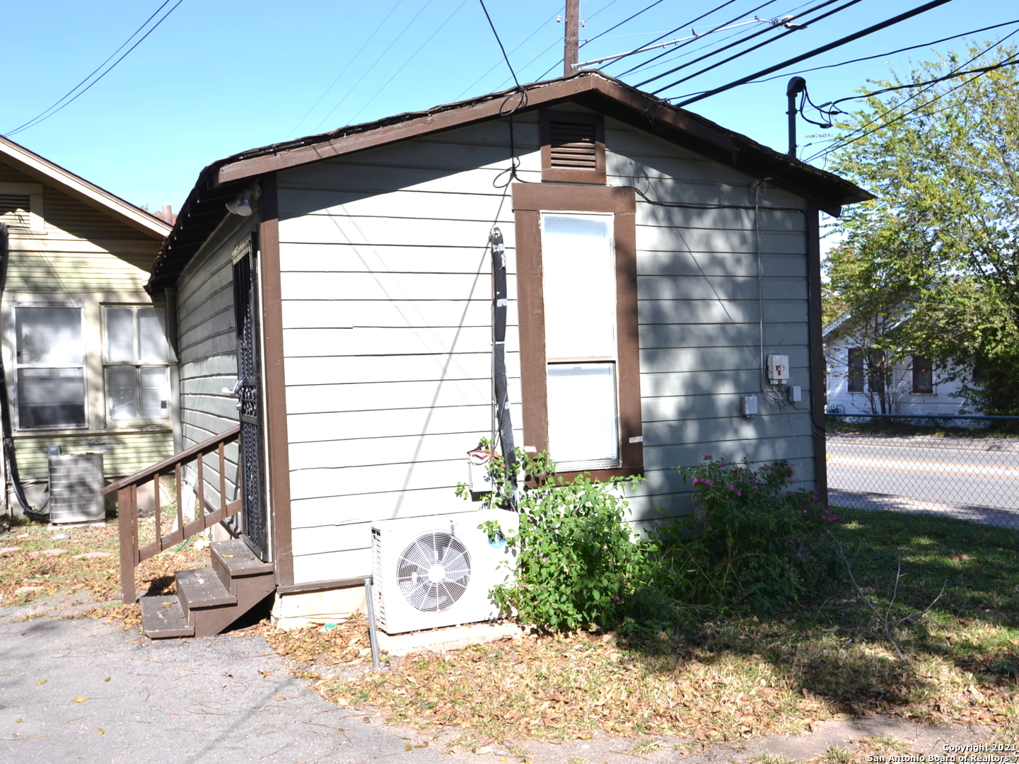 main property photo 9